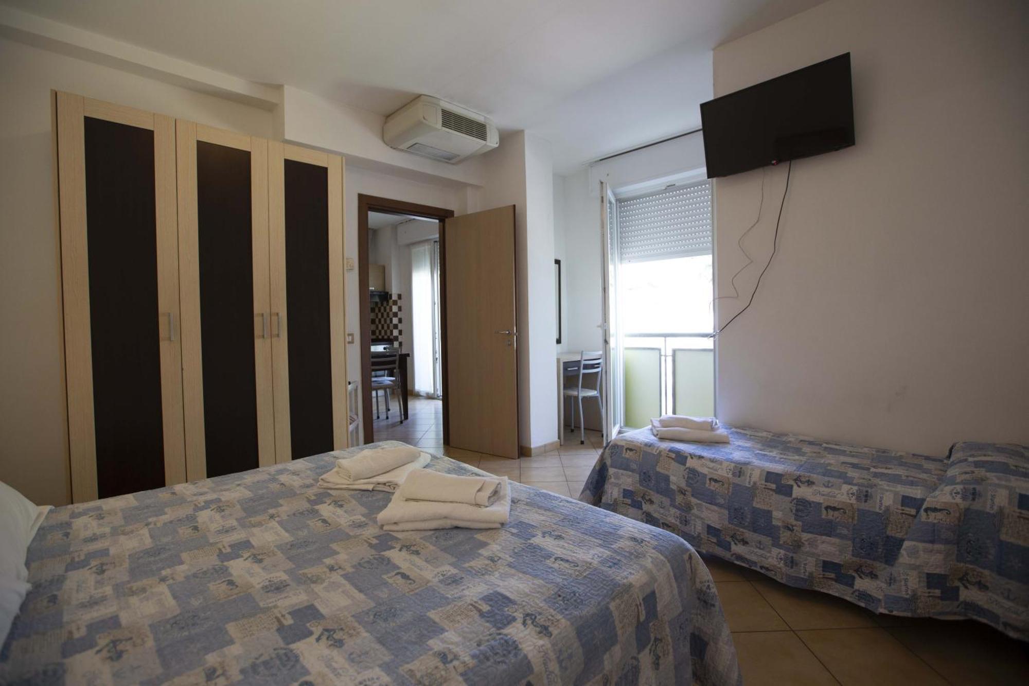Residence Eurogarden Rimini Bagian luar foto