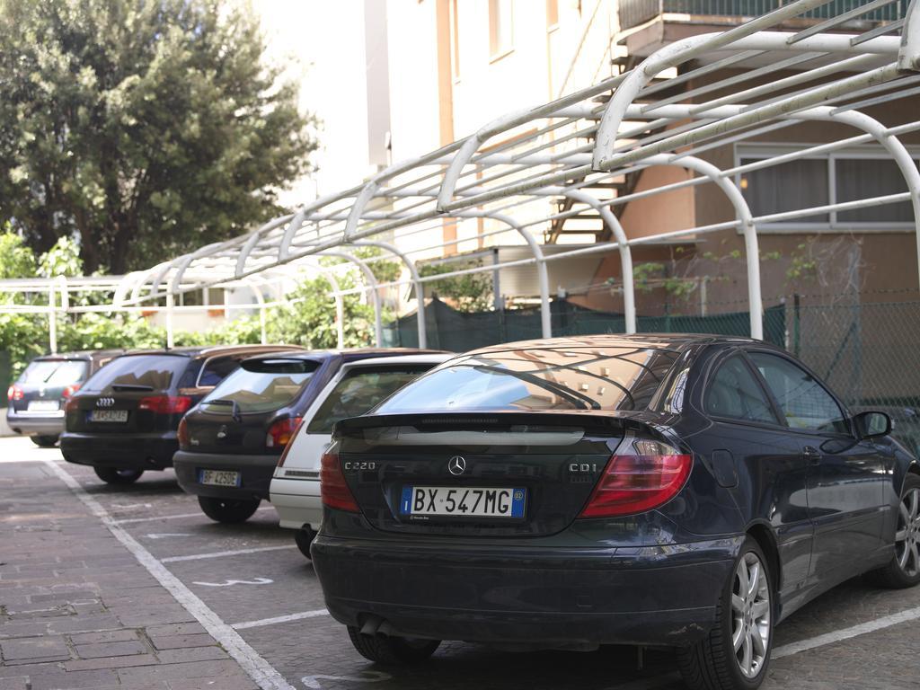 Residence Eurogarden Rimini Bagian luar foto