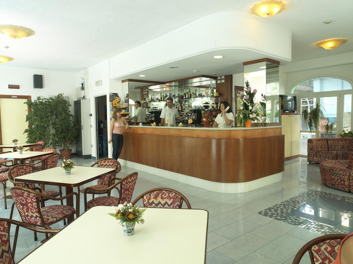 Residence Eurogarden Rimini Bagian luar foto