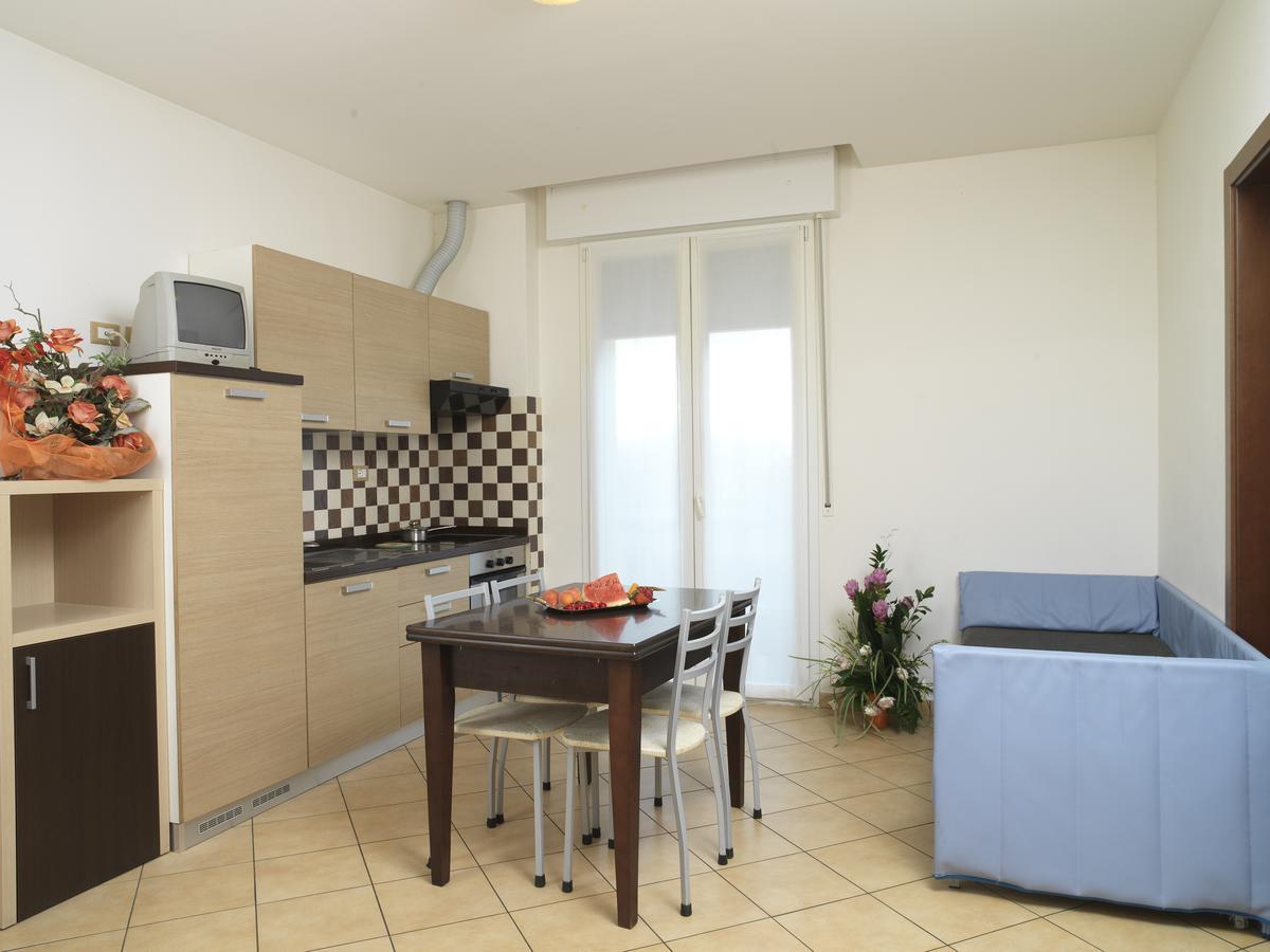 Residence Eurogarden Rimini Bagian luar foto