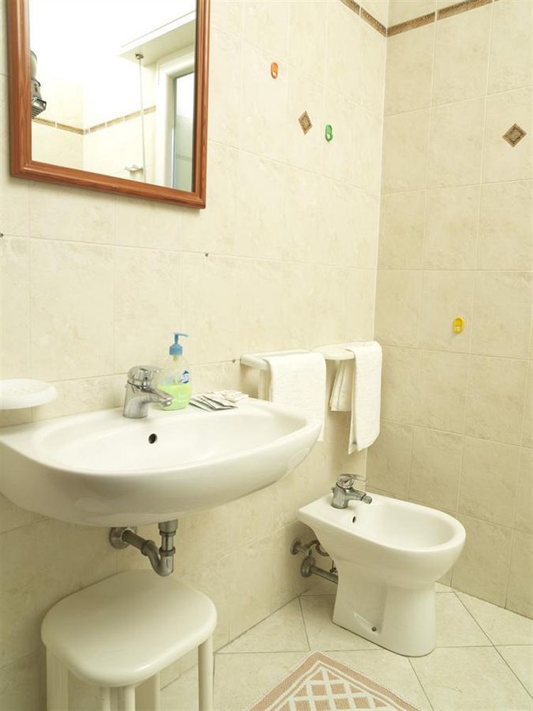 Residence Eurogarden Rimini Bagian luar foto