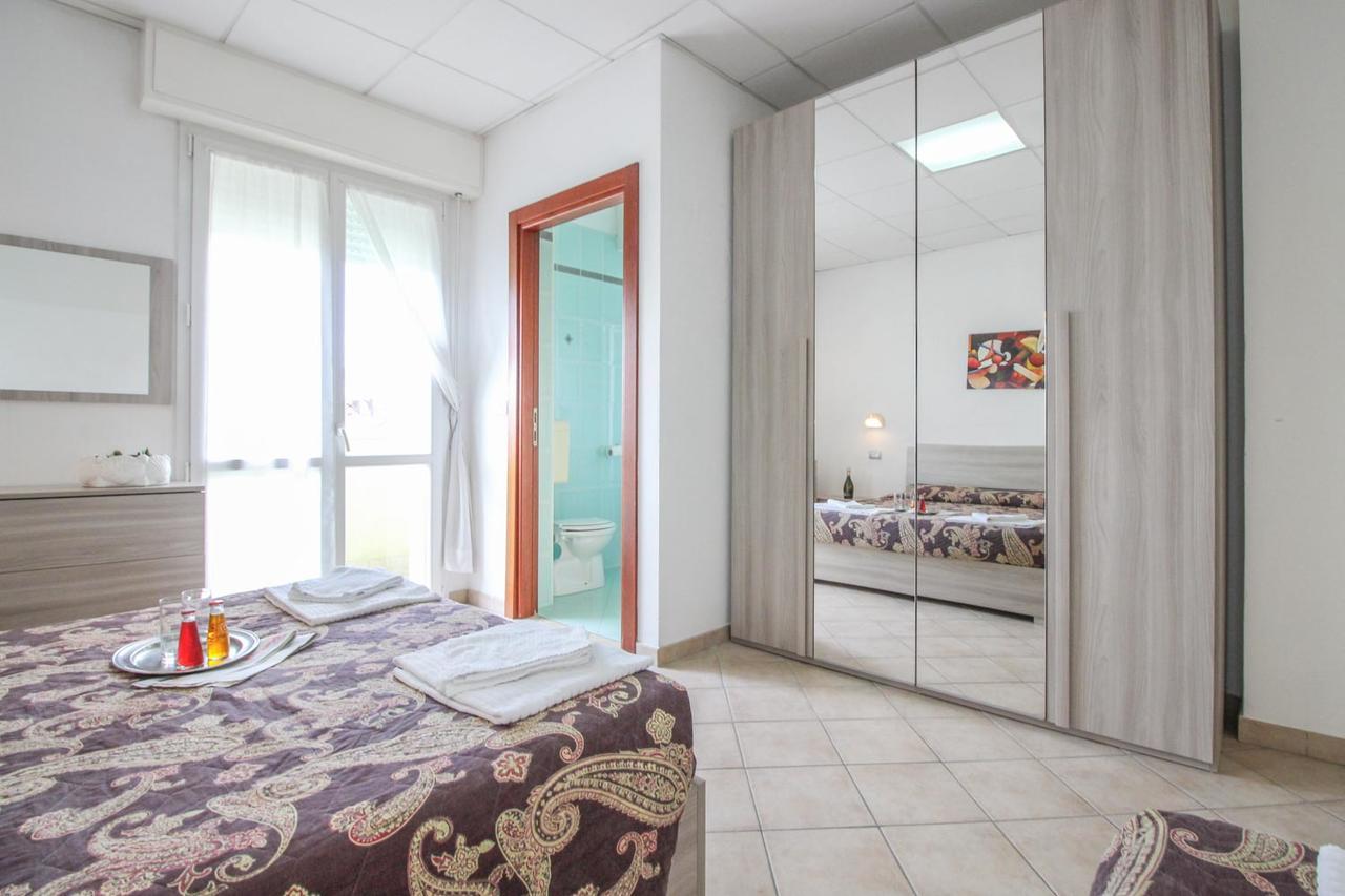 Residence Eurogarden Rimini Bagian luar foto