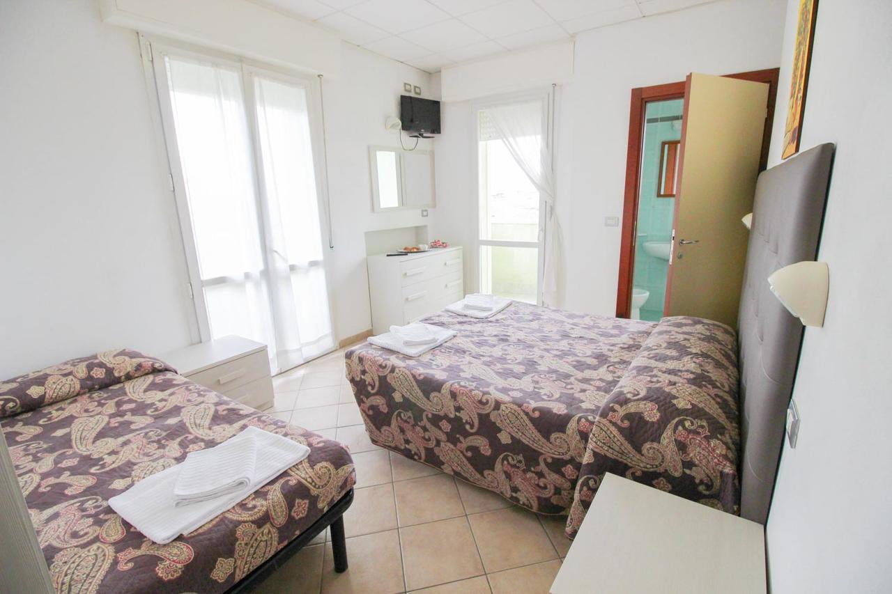 Residence Eurogarden Rimini Bagian luar foto