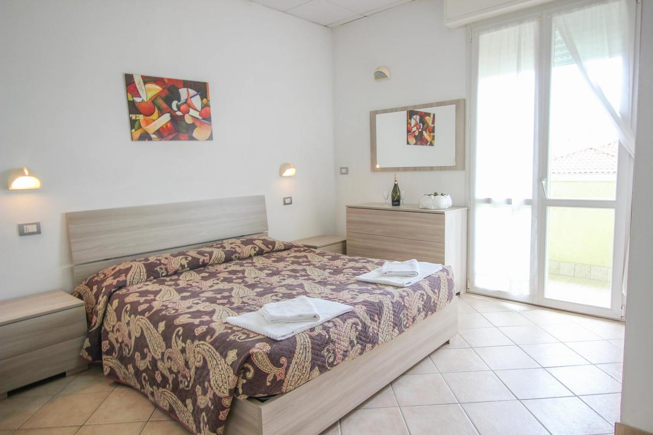 Residence Eurogarden Rimini Bagian luar foto