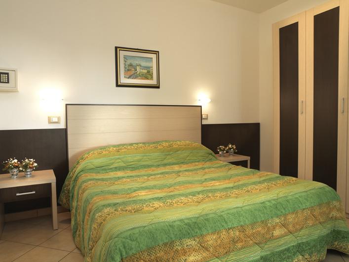 Residence Eurogarden Rimini Bagian luar foto